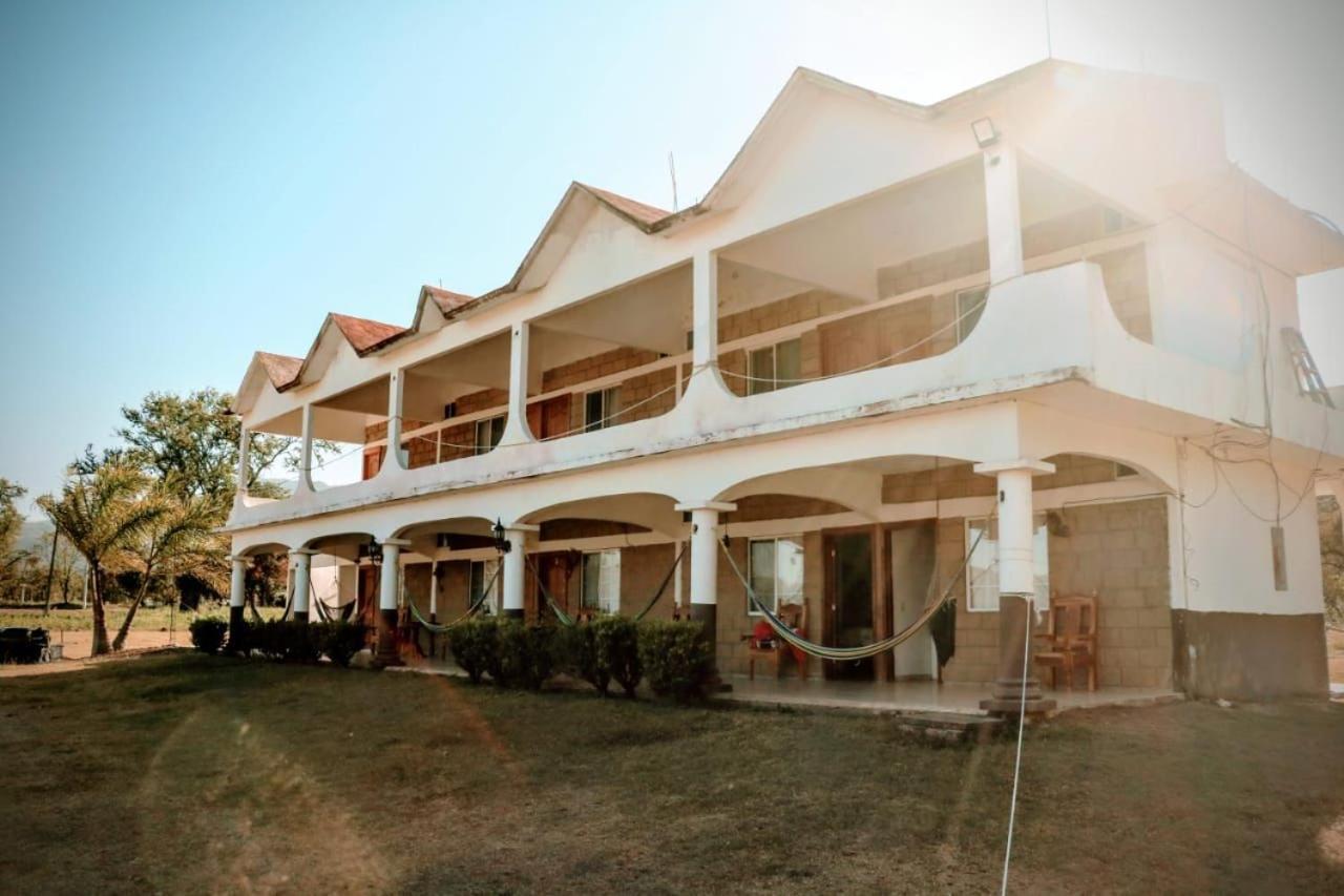 Hotel Y Restaurante El Texano タマソポ エクステリア 写真