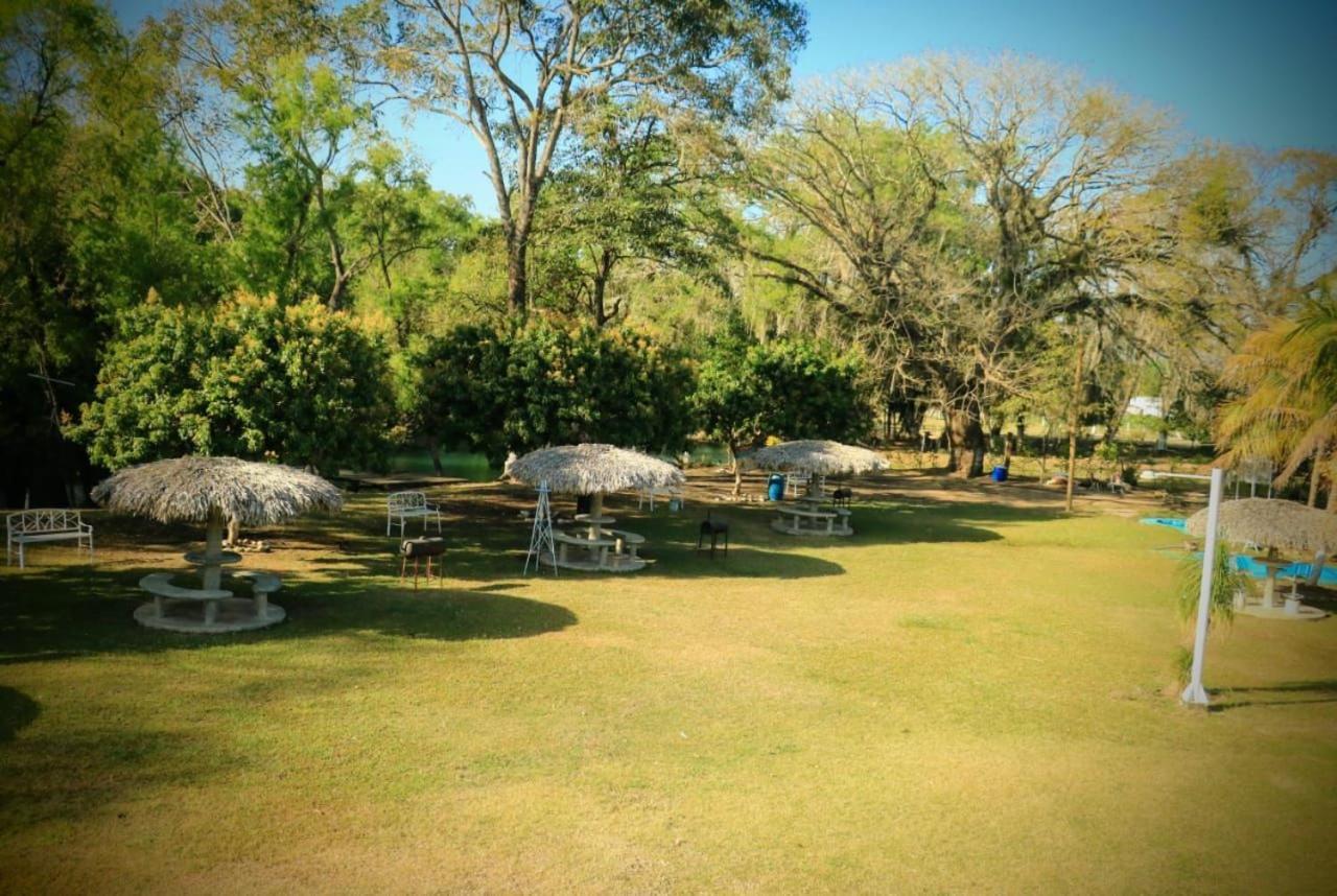 Hotel Y Restaurante El Texano タマソポ エクステリア 写真